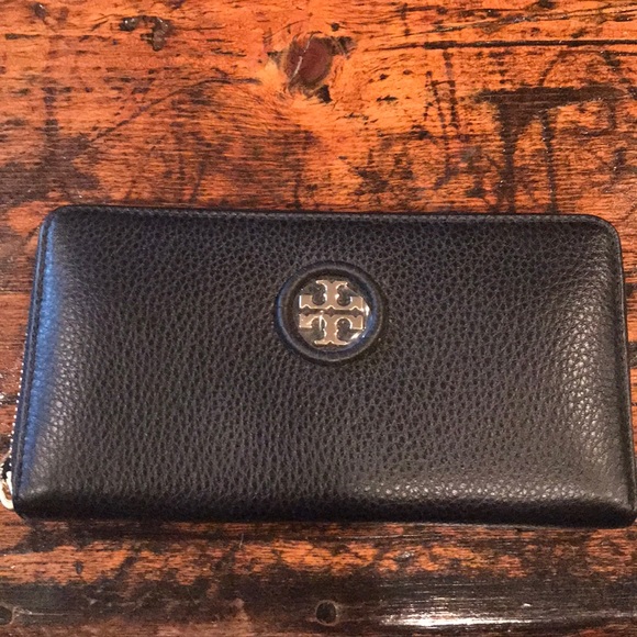 Tory Burch Handbags - ⭐️FINAL PRICE⭐️Tory Burch Whipstitch Wallet